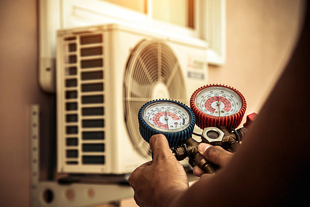 Professional Hvac technician working in Glencoe, MO